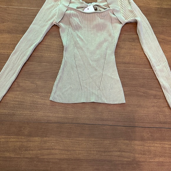 Lovers and Friends Alina tie back square neck sweater. - Picture 3 of 6